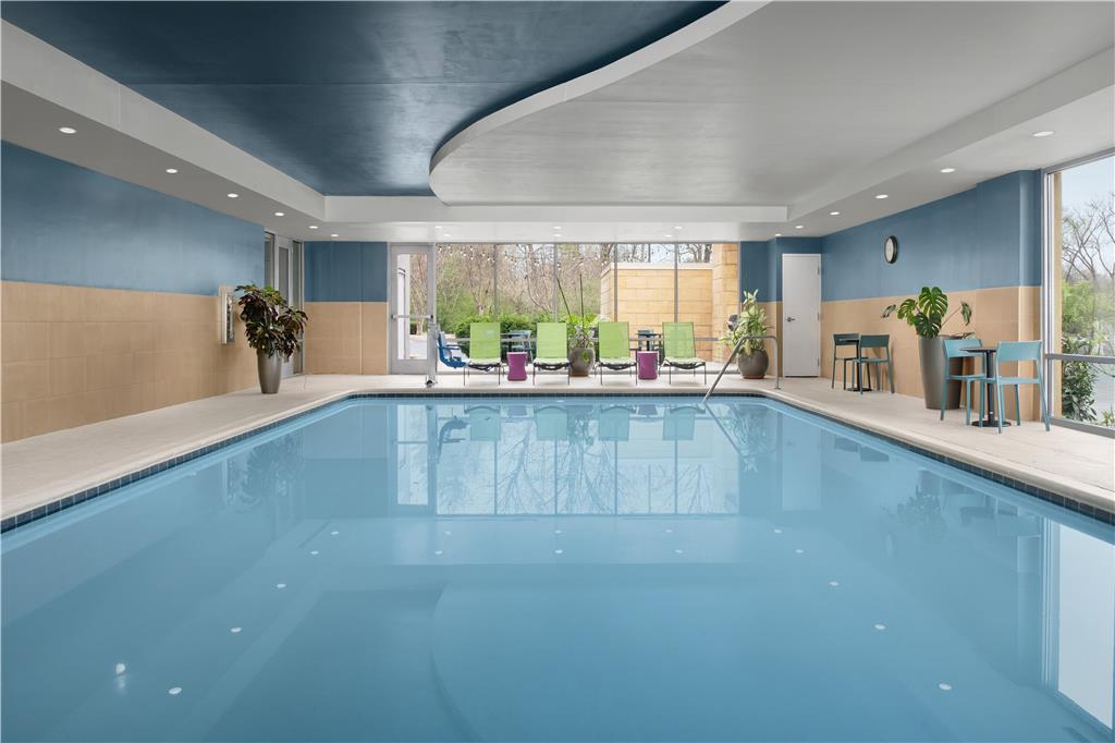 Hotel Home2 Airport 3*